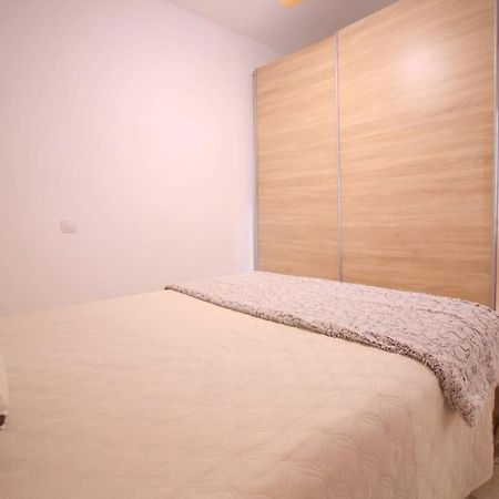 Barrio De Triana - Bidasoa Facil Aparcamiento Sevilha Exterior foto